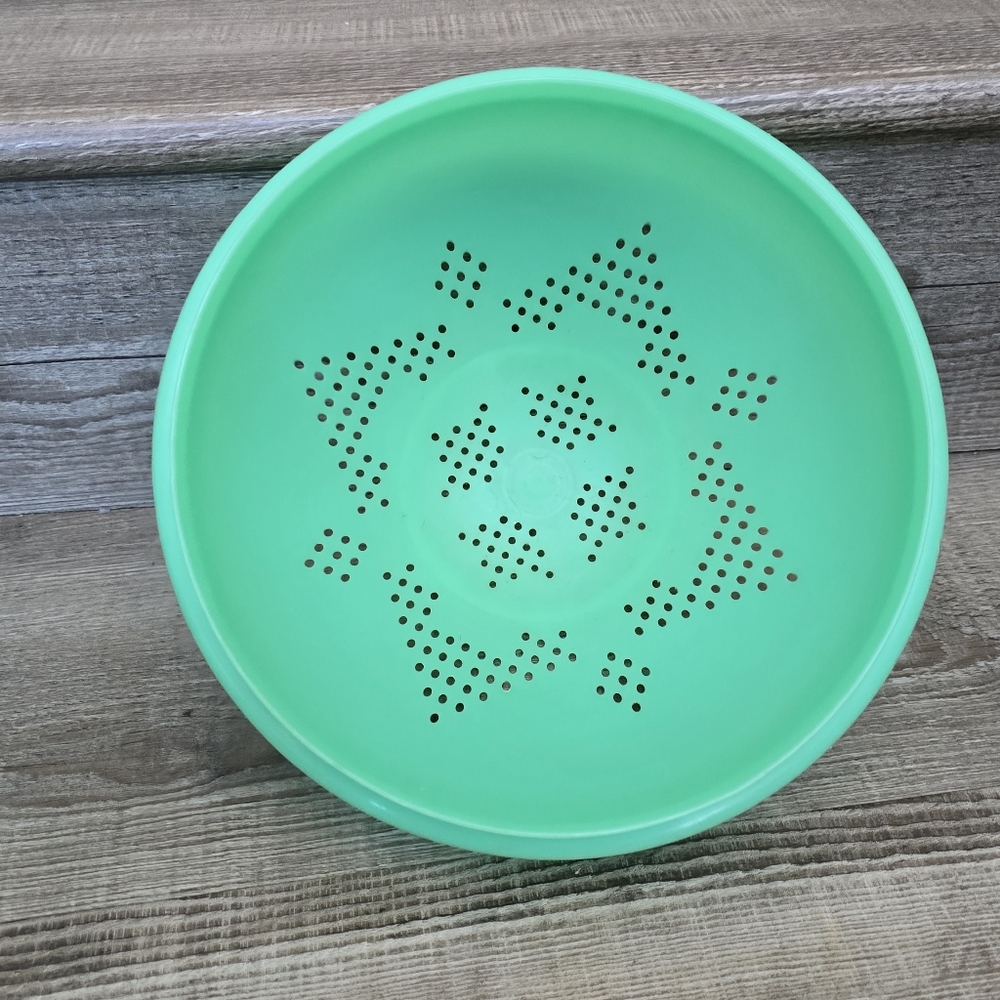 Tupperware Vintage Green Colander